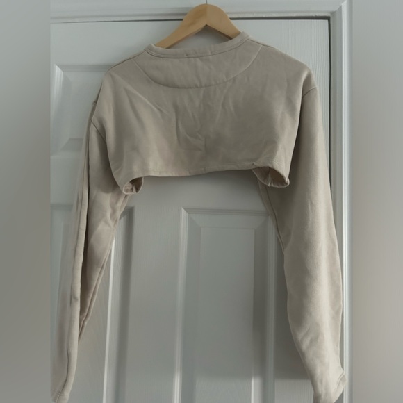 Crop beige sweatshirt - Picture 2 of 3
